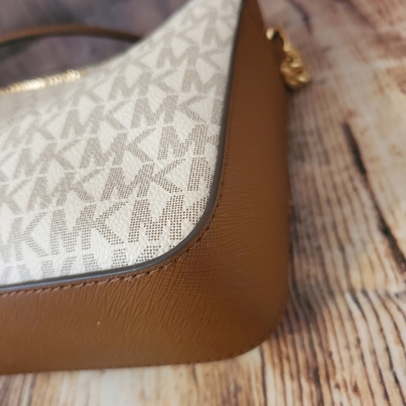 MICHAEL KORSJet Set Large Logo Crossbody Bag - Picture 8 of 9